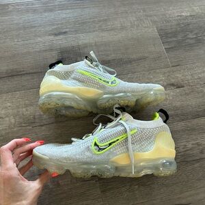 Nike Air VaporMax Flyknit Sneakers 8.5